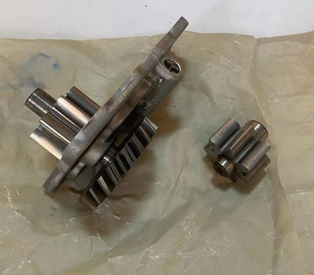 B3.3 4D95 Engine Spare Part Cover LUB Oil Pump 4982682 498-2682